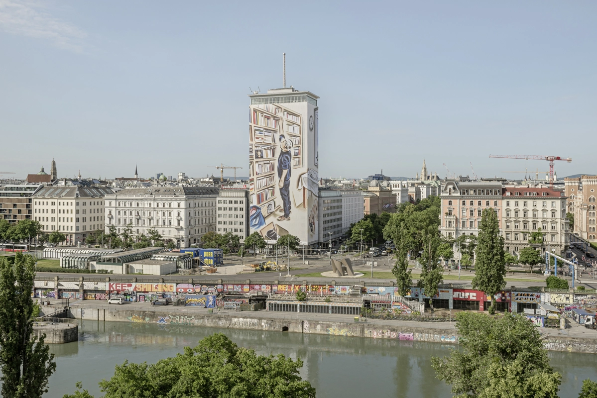 © Hertha Hurnaus Ansicht des verhüllten Ringturms